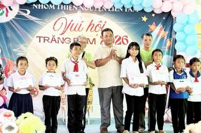 500 phần quà Trung thu cho học sinh Khmer xã Ô Lâm