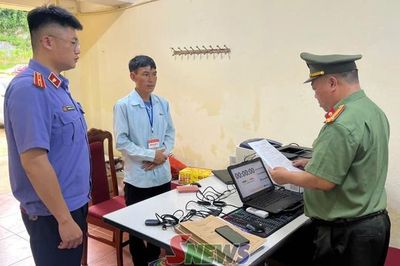 Khởi tố bị can tàng trữ, sử dụng trái phép vũ khí quân dụng