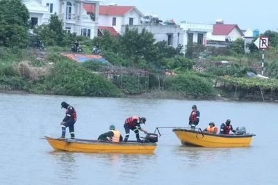 Khẩn trương tìm kiếm hai người mất tích trên sông Trà Lý