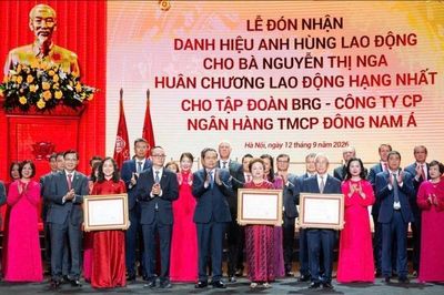 Chủ tịch Tập đoàn BRG đón nhận danh hiệu Anh hùng lao động