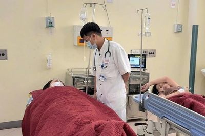Hơn 40 người nhập viện nghi do ngộ độc tại bếp ăn công ty, Bộ Y tế vào cuộc