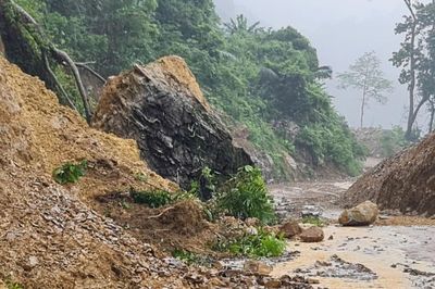 Mưa lớn gây chia cắt, sạt lở tại khu vực miền núi, biên giới Quảng Trị