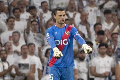 Trận gặp Real Madrid giúp thủ môn Indonesia đi vào lịch sử