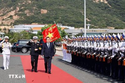 Chủ tịch Quốc hội thăm, làm việc với Quân chủng Hải quân