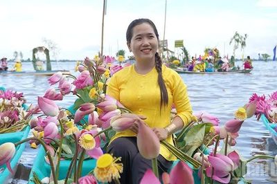 Khai hội mùa nước nổi ở vùng biên giới Hồng Ngự