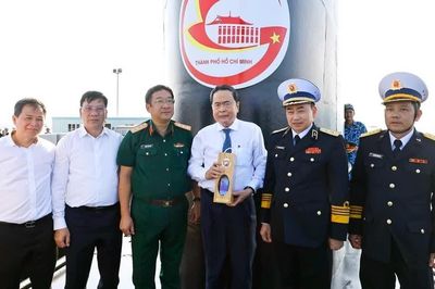 [Ảnh] Chủ tịch Quốc hội thăm, làm việc với Quân chủng Hải quân