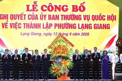 Hàng nghìn người dân dự Lễ công bố thành lập phường Lạng Giang