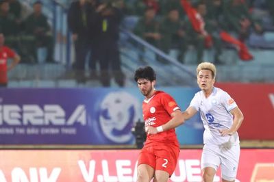 'Soi' thành tích của trung vệ Việt kiều vừa nhập quốc tịch Việt Nam