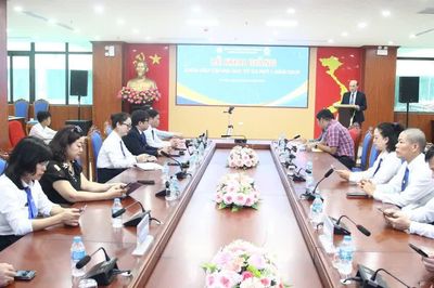 300 sinh viên hệ đào tạo từ xa Trường Đại học Công đoàn bước vào năm học mới