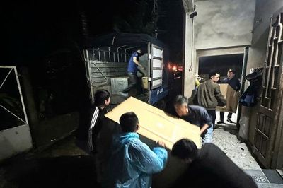 Ngập lụt do mưa lớn, di dời hàng trăm người dân vùng biên Quảng Trị trong đêm