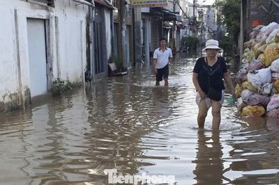 Bến Ninh Kiều ở Cần Thơ lại ngập