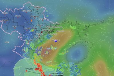 Áp thấp nhiệt đới bất ngờ mạnh lên gần bờ