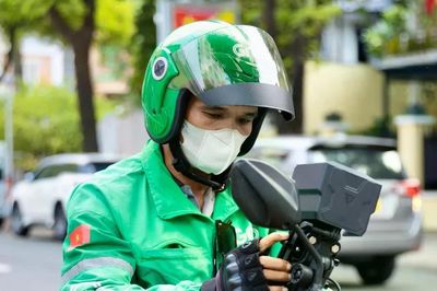 Lùm xùm phí Grab cao, cần siết lại 'luật chơi'?