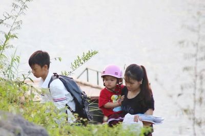 Phó Thủ tướng chỉ đạo khẩn vụ 60 học sinh đi thuyền đến trường