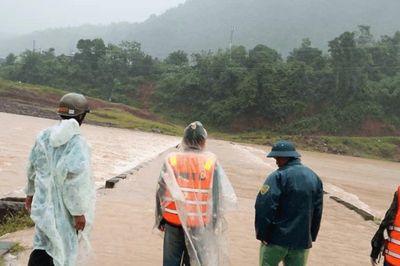 Nước lũ dâng cao, nhiều khu vực ở Quảng Trị phải cắt điện