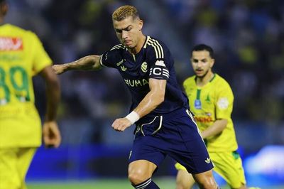 Ronaldo bất lực, Al Nassr thoát thua nhờ siêu phẩm