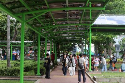 Diện mạo mới lạ quanh ga metro Bến Thành, người dân đỡ lo cảnh nắng mưa