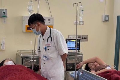 Vụ nghi ngộ độc tại Huế: Người nhập viện tăng lên 192, tạm dừng bếp ăn tập thể