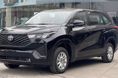 Toyota Innova Cross vượt Mitsubishi Xpander, dẫn đầu doanh số MPV xăng tháng 8