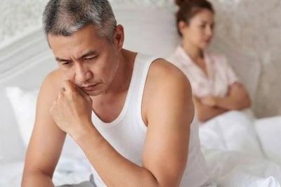 Chuyện chăn gối thưa dần sau tuổi 45: Quy luật tuổi tác hay vết nứt hôn nhân?