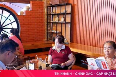 Say câu Kiều trong quán cà phê trên quê hương Nguyễn Du