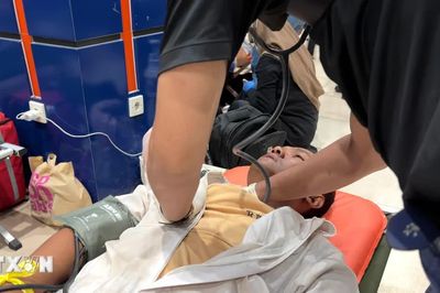 Vụ chìm tàu ở Indonesia: Trục vớt 6 thi thể hành khách