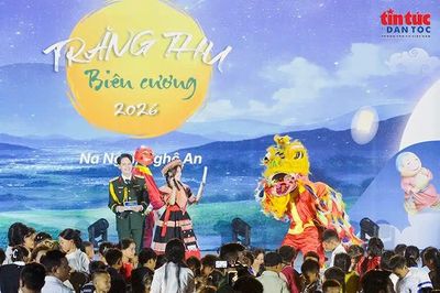 Mang Tết Trung thu ấm áp đến trẻ em vùng biên Na Ngoi