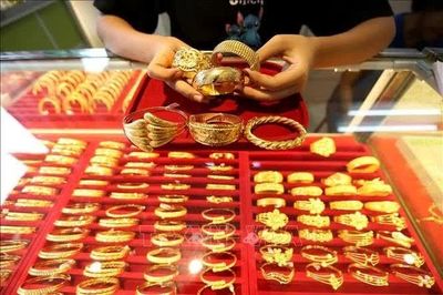 Giá vàng sáng 13/9 giảm 3,2 triệu đồng/lượng so với đầu tuần, người mua tiếp tục chịu lỗ