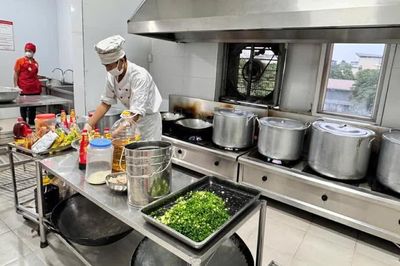 Không chọn nhà cung cấp suất ăn học sinh chỉ vì giá thấp