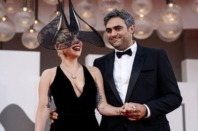 Khán giả vui mừng trước loạt khoảnh khắc Lady Gaga bên con đầu lòng