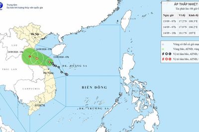 Áp thấp nhiệt đới tiến vào đất liền, miền Trung hứng mưa lớn