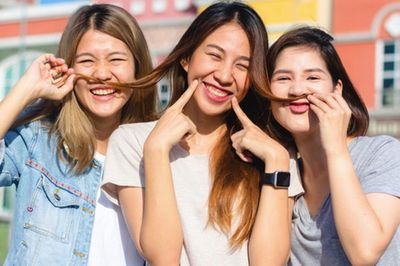 Những cô gái gen Z chọn chồng bằng… 'bảng cân đối tài chính'