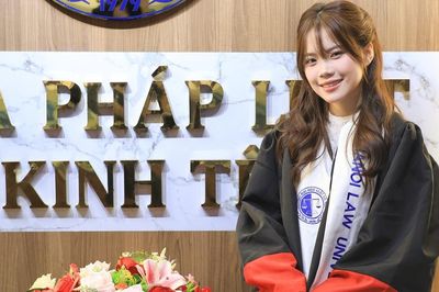 Nữ thủ khoa Đại học Luật Hà Nội và hành trình bước ra khỏi vùng an toàn