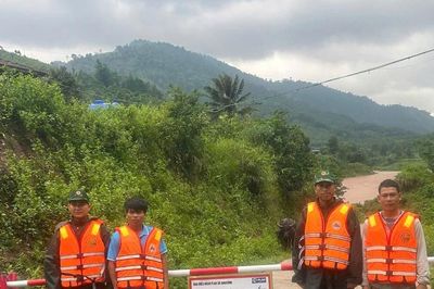 Mưa lớn kéo dài, cảnh báo lũ quét và sạt lở ở Quảng Trị, Huế