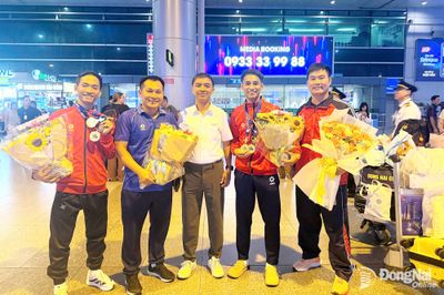 Đón, chúc mừng đoàn vận động viên Muay thành phố Đồng Nai đoạt huy chương vàng Giải vô địch thế giới 2026