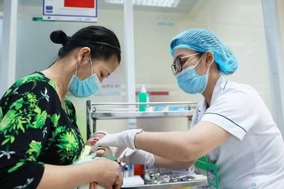 Nhân viên y tế được hưởng phụ cấp đến 80%: Những ai thuộc diện cao nhất?