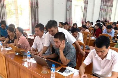 Xã Việt Hồng tập huấn kiến thức chuyển đổi số, kỹ năng số và ứng dụng trí tuệ nhân tạo