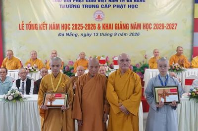 Đà Nẵng: Trường Trung cấp Phật học thành phố tổng kết và khai giảng năm học mới
