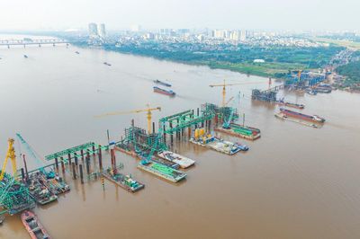 Hà Nội: Ba đại công trường cầu vượt sông Hồng cùng tăng tốc, chạy đua về đích trước APEC