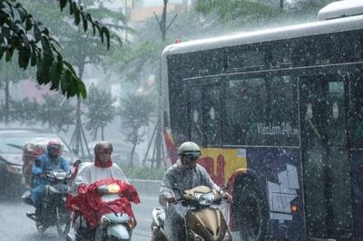 Dự báo thời tiết ngày 13/9: Áp thấp nhiệt đới sát đất liền, cả nước có mưa