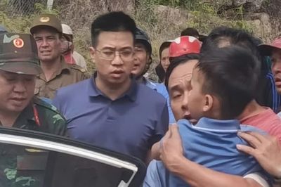 Gần 20 giờ tìm kiếm đứa trẻ 6 tuổi đi lạc xuyên đêm trong núi