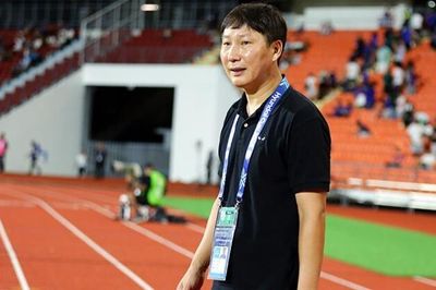 HLV Kim Sang Sik nhận tin buồn trước FIFA ASEAN Cup 2026