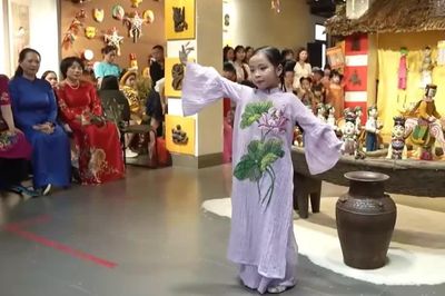 Moonlight Runway - Lưu trăng phố cổ 2026