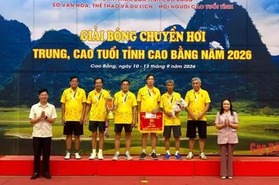 Phường Nùng Trí Cao giành giải nhất bóng chuyền hơi nội dung nam, nữ, nhóm tuổi 40 - 49