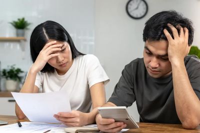 Đang trả nợ, đừng mắc 8 sai lầm này nếu không muốn nợ mãi không hết