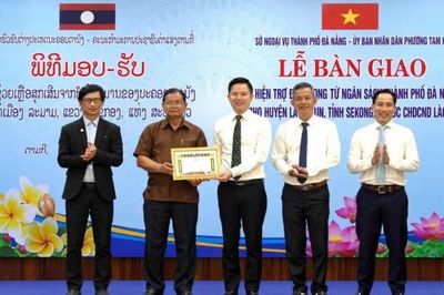 Đà Nẵng trao 2 tỷ đồng hỗ trợ huyện Lạ Màm khắc phục thiên tai