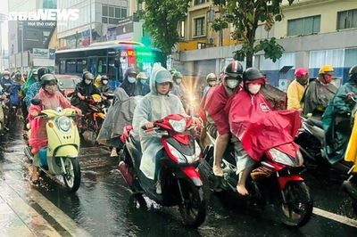 Dự báo thời tiết TP.HCM hôm nay 13/9: Ngày nắng gián đoạn, tối mưa rào