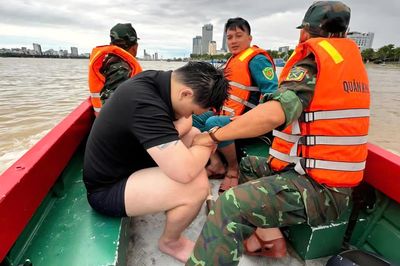 Nam thanh niên đuối nước trên sông Hàn, may mắn gặp bộ đội đang tập huấn