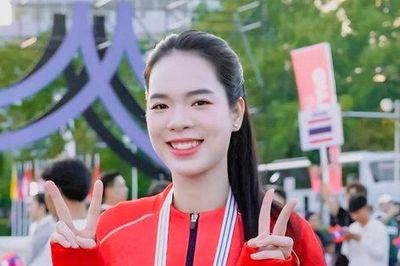 Lê Thanh Thúy, Quang Kiệt vinh dự cầm Quốc kỳ Việt Nam tại Lễ khai mạc ASIAD 20
