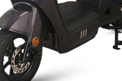 Xe máy điện giá hơn 10 triệu đồng, có mẫu đi gần 130 km/sạc, không cần bằng lái phù hợp với học sinh trên 16 tuổi